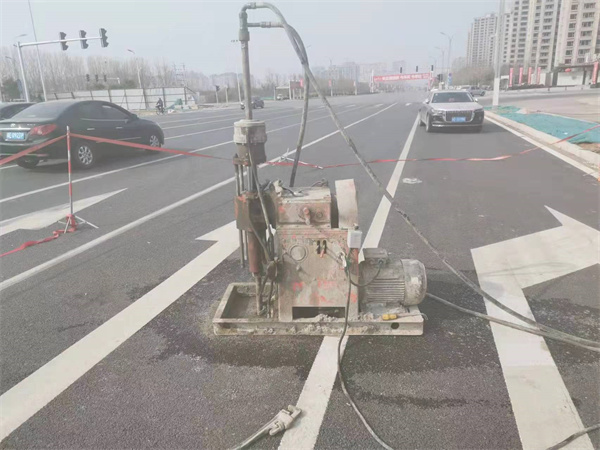乐昌公路路面下沉沉降开裂注浆加固施工